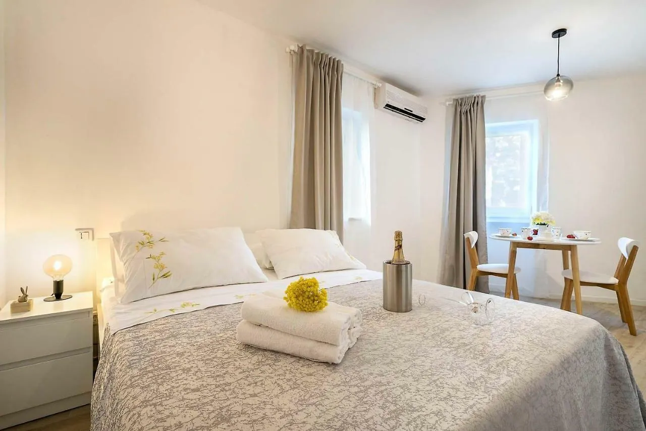 Studio Apartments Petar In Old Part Of Town Split Croatie