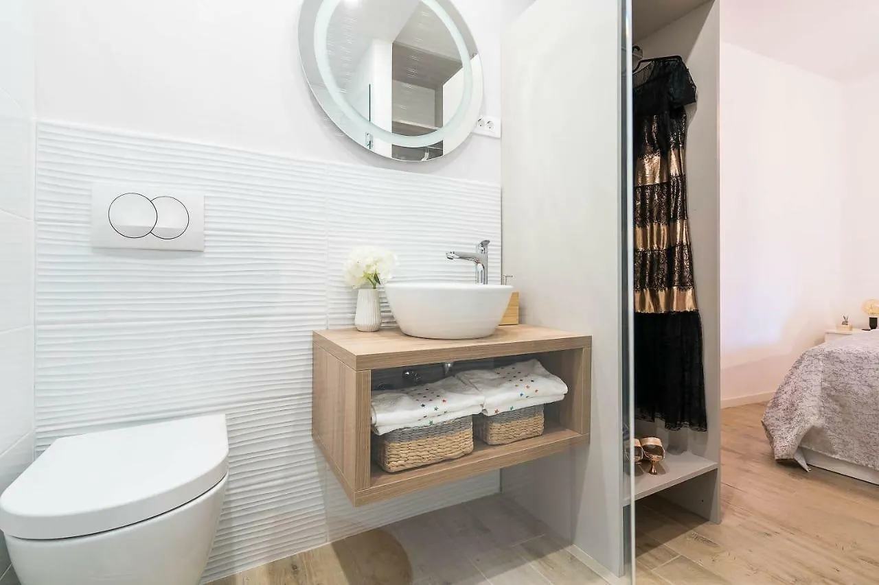 Studio Apartments Petar In Old Part Of Town Split