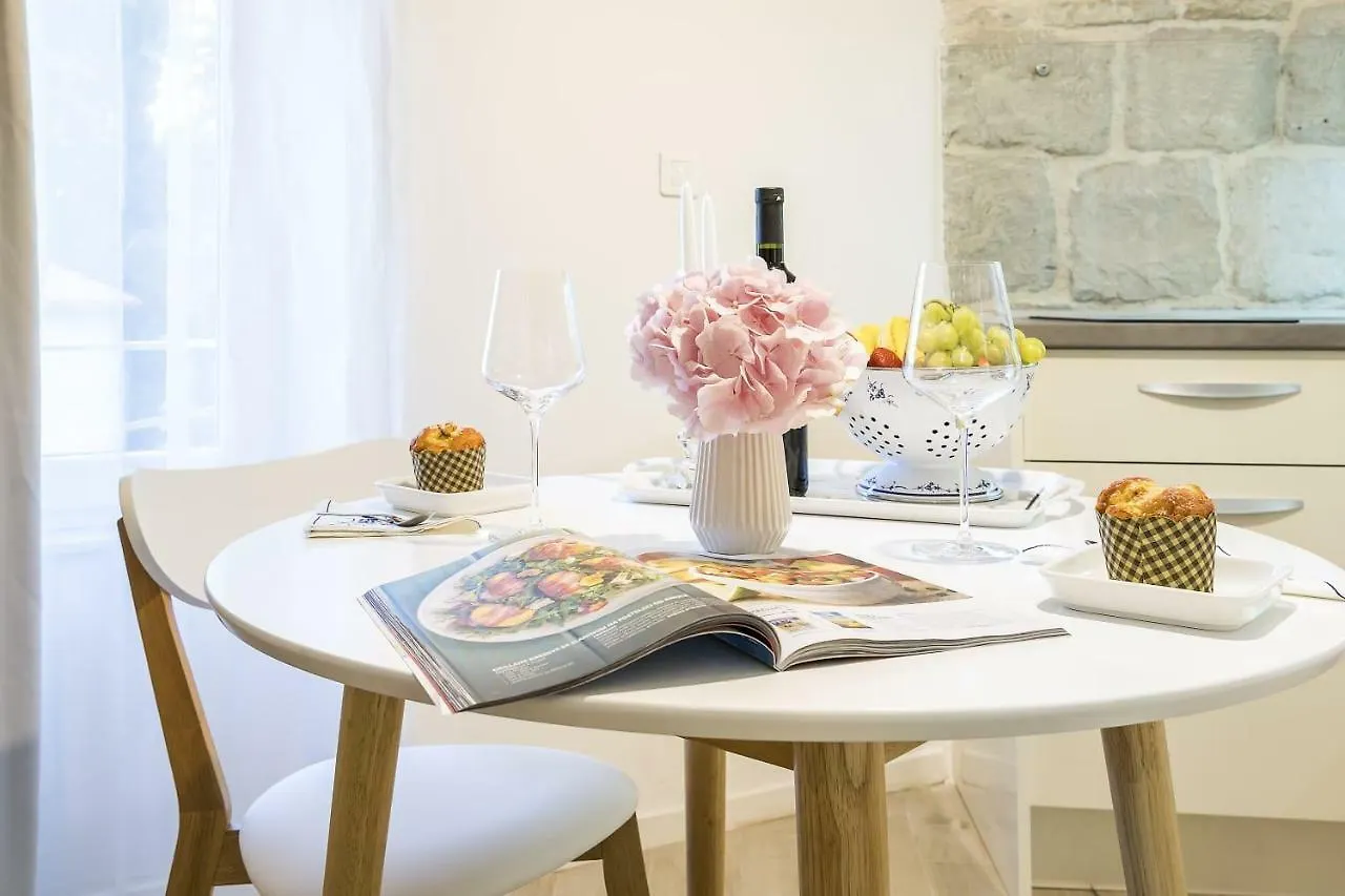 Studio Apartments Petar In Old Part Of Town Split