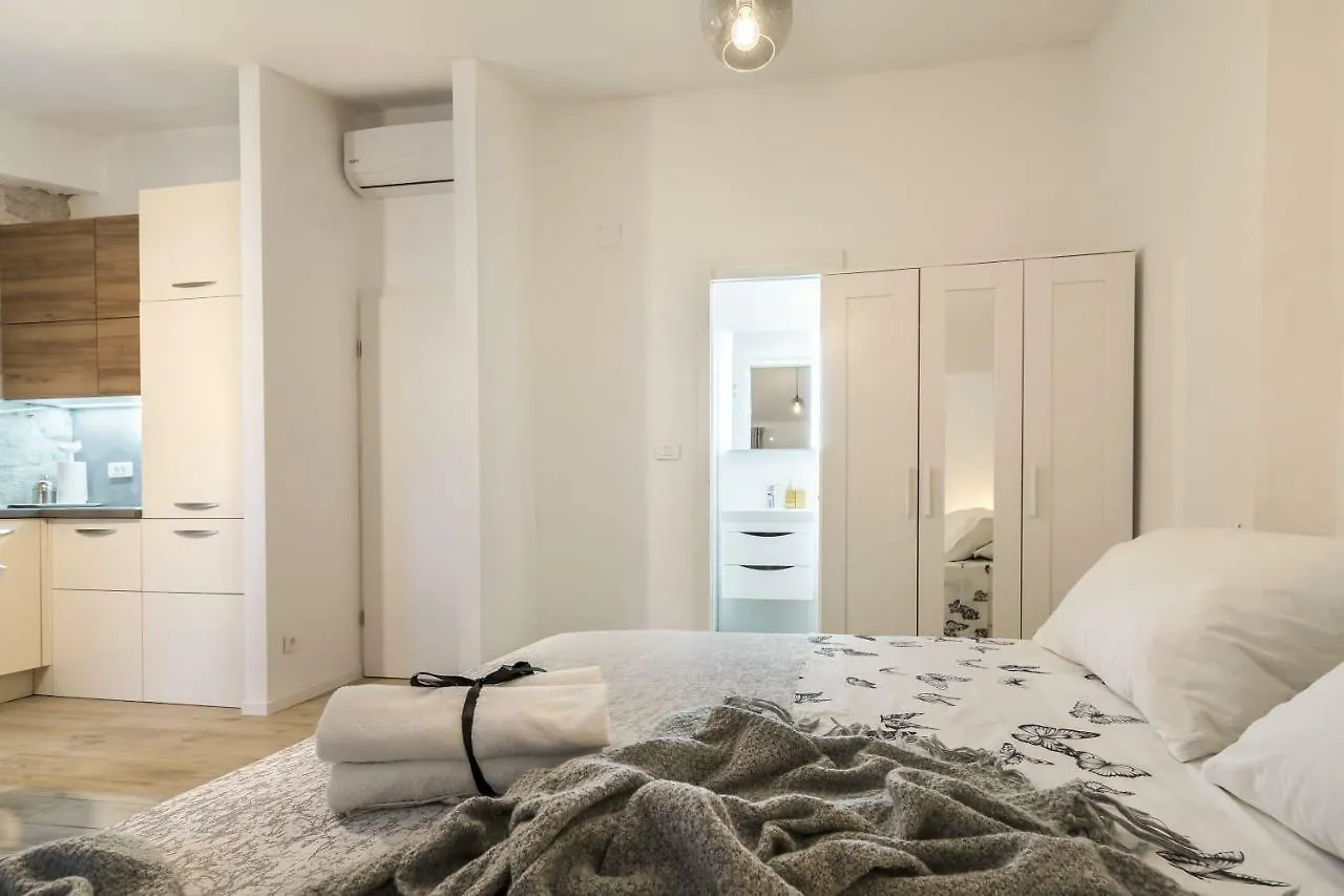 Studio Apartments Petar In Old Part Of Town Split
